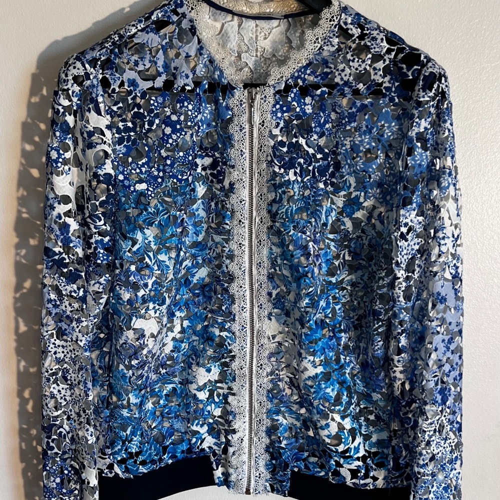 T Tahari amasing Jacket